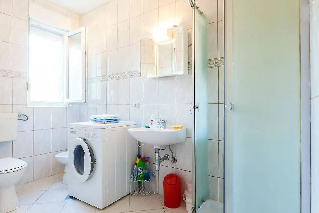 Spacious Apartment Borik & Parking Zadar