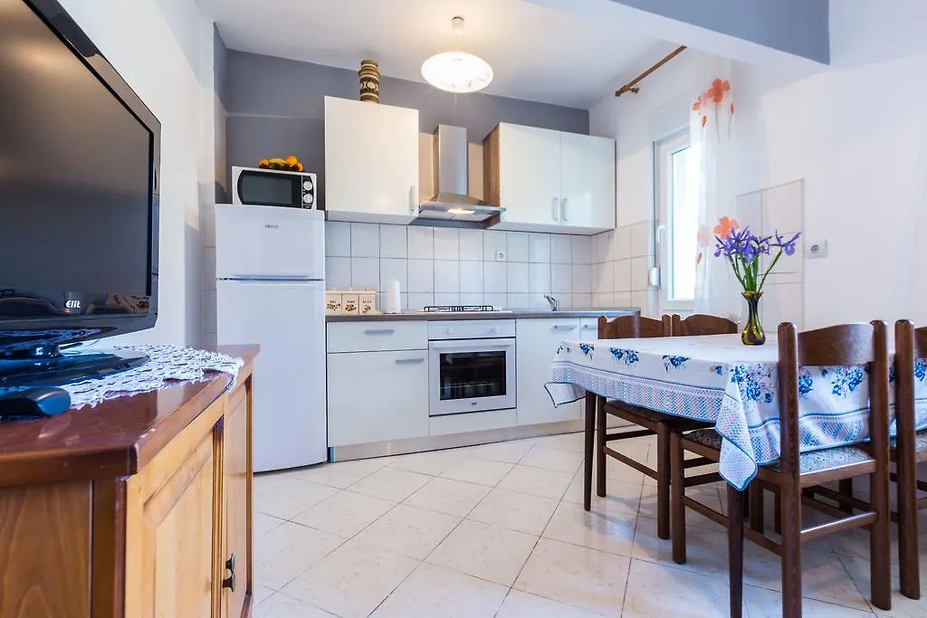 Spacious Apartment Borik & Parking Zadar